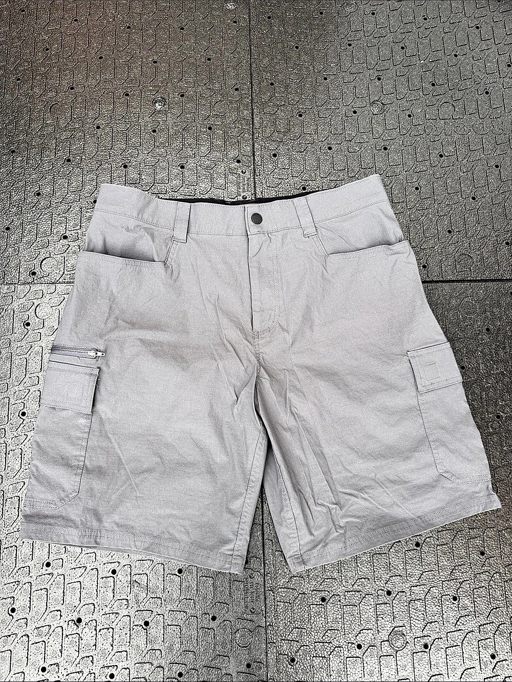 ORVIS Men's Cargo Shorts in Gray size 34